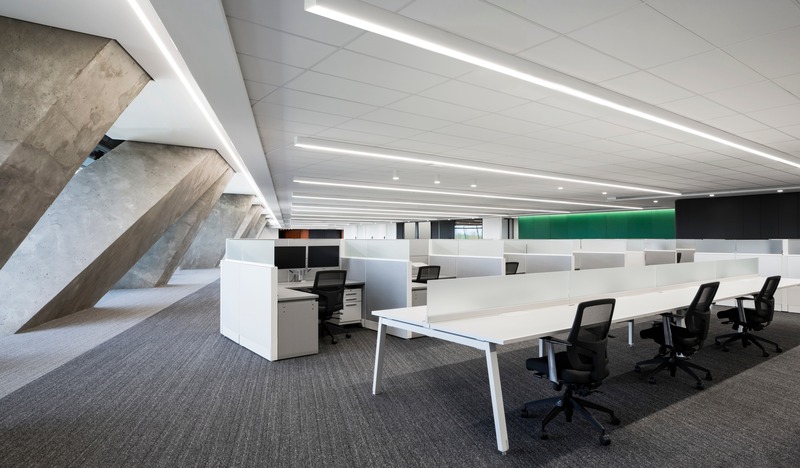 Press kit | 952-29 - Press release | New Spaces for Desjardins at the Montréal Tower - Provencher_Roy - Commercial Interior Design - Collaborative Workspace - Photo credit: Stéphane Brügger