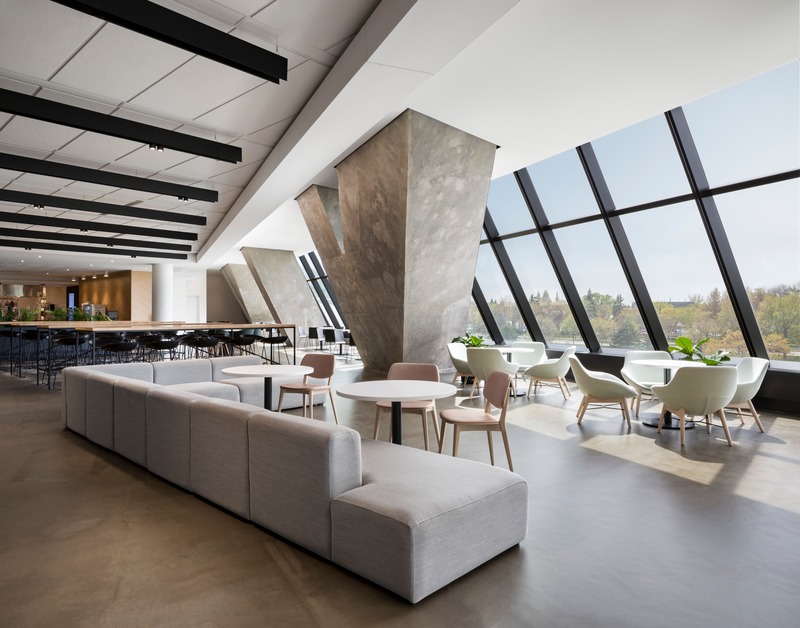 Press kit | 952-29 - Press release | New Spaces for Desjardins at the Montréal Tower - Provencher_Roy - Commercial Interior Design - Main dining room and lounge - Photo credit: Stéphane Brügger