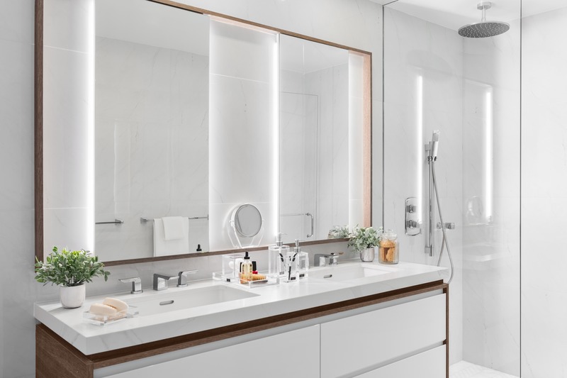 Press kit | 3963-01 - Press release | Lemay + Escobar Architecture & ODA Team up on Charlie West - Lemay + Escobar Architecture D.P.C. - Residential Interior Design - Condo unit - master bathroom - Photo credit: Courtesy Reuveni Real Estate