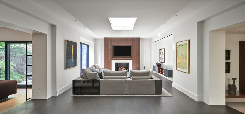 Press kit | 2941-03 - Press release | Annex Coach House - Taylor Smyth Architects - Residential Architecture - Contemporary light-filled interior that incorporates a rich material palette of wood, stone, bronze and leather. - Photo credit: Doublespace Photography Inc.