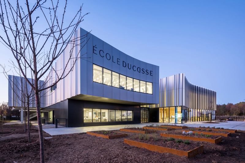 Press kit | 896-14 - Press release | Ducasse School - Paris Campus - Arte Charpentier Architectes - Institutional Architecture - View of the building and its vegetable garden - Photo credit: ©Boegly Grazia