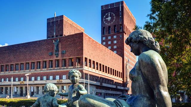 Tall Stories 5: Oslo Rådhus - Dezign Ark